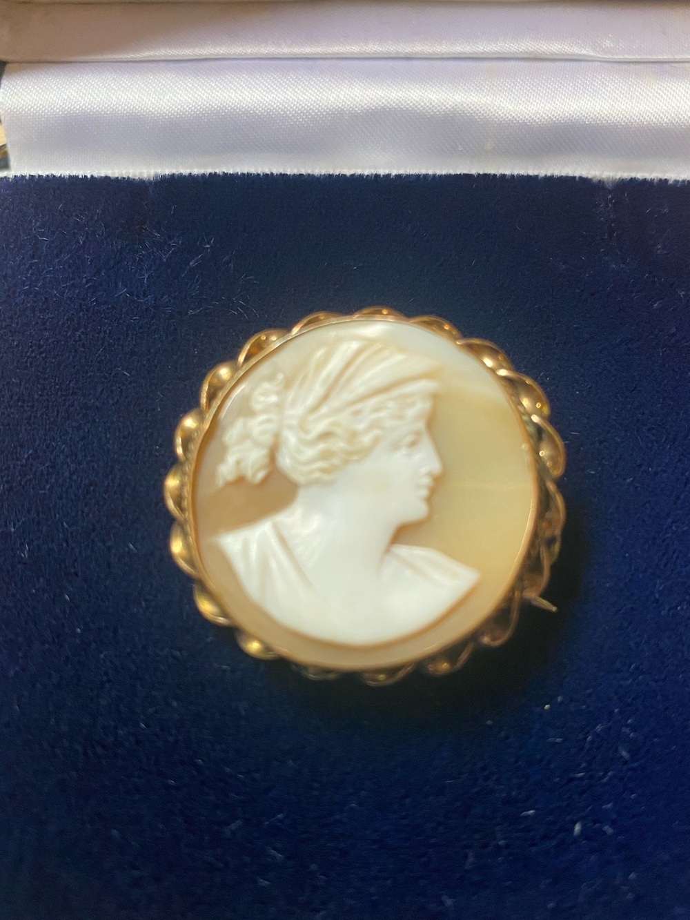 Antique Edwardian Hand Carved Shell Cameo Brooch Heirloom